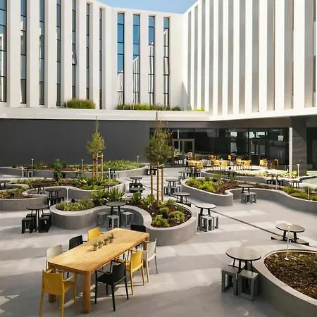 Moxy Lisboa * Алфражіде