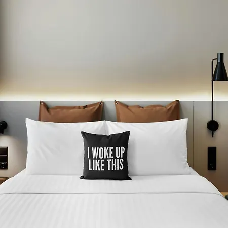 Готель Moxy Lisboa *