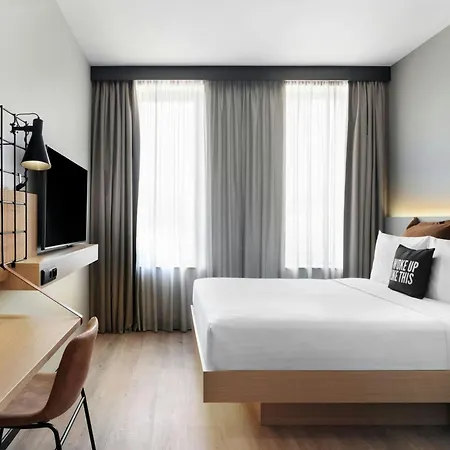 Moxy Lisboa Готель