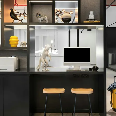 Moxy Lisboa Готель