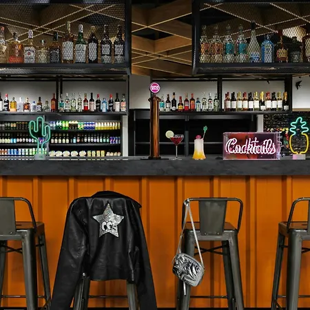 Moxy Lisboa Готель