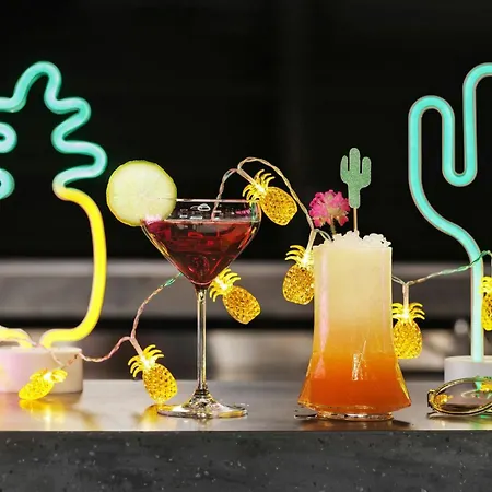 Moxy Lisboa Готель *