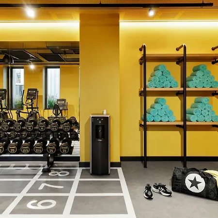 Отель Moxy Lisboa 3*