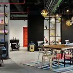 ホテル Moxy Lisboa アルフラジデ
