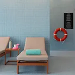 Moxy Lisboa ホテル アルフラジデ