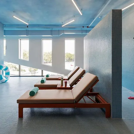 Moxy Lisboa ホテル アルフラジデ